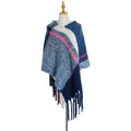 Poncho in maglia da donna con filato misto blu, strisce rosa e lunghe frange - Patchwork Blu Navy (QPJ4-03#)