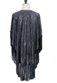 Dettaglio poncho in finto camoscio grigio scuro con motivi a foglia traforati e frange - Grigio (22#) / Oltre 175cm