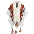 Detail van een witte gebreide poncho met bontkraag en veelkleurige visgraatpatronen - Oranje/Bruin Visgraat (10#)