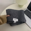 Bufanda de lana de punto gris grueso para invierno con etiqueta de marca blanca - gris oscuro