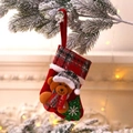Piccola calza di Natale scozzese con orsetto 3D e albero appesa a un ramo - Stile orso
