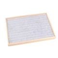 Schmucktablett aus hellem Holz mit grauem Samtfutter und Schlitzen für Ringe - 100 Slots Ringtablett