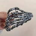 Zwarte metalen haarklem met skelethandontwerp voor een unieke gotische haarstijl - Gunmetal