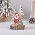 Décoration de table Père Noël en bois artisanal sur base en tranche d'arbre naturel - Père Noël