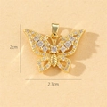 Dettaglio pendente a farfalla dorato con cristalli e misure indicate 2cm per 2,3cm - Stile C-Zirconi Bianchi (2x2.3cm)