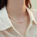 Minimalist freshwater pearl necklace featuring a central purple pearl on a gold chain - Pink Purple and Pale Gold Pearl Style (TAT-620)