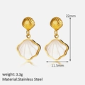 Goldene Titanstahl-Ohrringe mit weißer Perlmutt-Einlage für Damen im Muscheldesign - Gold (CH1113)