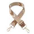 Detail eines verstellbaren breiten Schultergurts mit Wellenmuster und Gold-Karabinern - Stil 8 + Goldene Schnalle