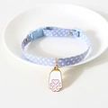 Dettaglio del collare per animali azzurro con stelle e un ciondolo a forma di zampa - S (17-32cm) / Zampa di gatto blu