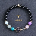 Dettaglio del bracciale Ariete con perle di pietra arenaria blu e pendente a stella - Ariete (Aries)
