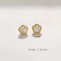 White|five Leaves Flower Ear Studs / One Size