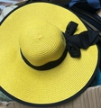 Cappello da sole in paglia giallo con nastro nero e tesa a contrasto per donna - M / Giallo