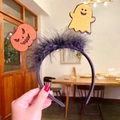 Cerchietto di Halloween con zucca arancione e fantasma giallo su molle e piume nere - Stile Zucca e Fantasma