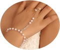 Bracciale ad anello in oro rosa con perle bianche e un anello cuore minimalista - Catena con fibbia in perle dorate