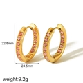 Detalle de pendientes en oro de 18k con circonitas rosas y medida de 22,8 mm de alto - Base Dorada Zirconia Rosa (TE6846-PK-G)