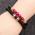 Mattschwarzes und rosa Perlenarmband-Set mit goldener Zirkonia-Krone für Damen - Set 1 (Rosa Tigerauge/Mattschwarz/Goldene Krone)
