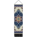 Dettaglio dell'arazzo in tessuto con motivi geometrici simmetrici e nappe nere sul fondo - 32.5x130cm / Stile 1-Geometrico Etnico