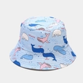 Detail eines hellblauen Fischerhuts mit Wal-Motiven und dem Text Swimming Time - M (56-58cm) / Hellblau/Cartoon Wal