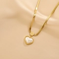 Collana a serpente dorata con ciondolo a cuore di perla e ciondolo Love inciso su seta - Collana Cuore In Conchiglia Bianca - Oro (QYH6154)