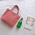 Borsa tote classica in tela a scacchi rossi e bianchi con ampi manici per tutti i giorni - Piccolo