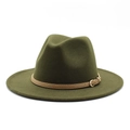 Klassischer armee grüner Fedora Hut mit braunem Schnallenband in der Seitenansicht - M (56-58cm) / Armeegrün
