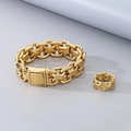 Detalle de pulsera de cadena dorada y anillo calado a juego en acero inoxidable pulido - Talla 9 / Conjunto Dorado