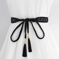 Elegante cintura in pizzo intrecciato nero con nappe e dettagli dorati da donna - Nero