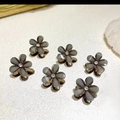 Set of 6 mini flower hair claws in grey translucent resin with gold base and rhinestones - Crystal Flower (Black)