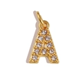 Detail eines goldenen Buchstaben A Anhängers mit glitzernden weißen Strasssteinen besetzt - Buchstabe A / Gold