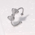 Anello aperto con fiocco argento minimalista con fascia a corda su pietra bianca - Color Acciaio