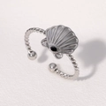 Anillo de acero inoxidable plateado con forma de concha y textura de cuerda trenzada - Color Acero