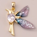 Pendentif colibri doré avec pierre rose en cœur et ailes en dégradé de violet - Mauve Clair