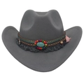 Detail van grijze vilten cowboyhoed met bohemian kralenband en turquoise edelsteen - M (56-58cm) / Grijs