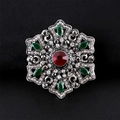 Broche barroco de copo de nieve con estrás rojo y gemas verdes en acabado plateado - Plata Antigua - Broche Hexagonal Persa - Rojo Verde