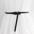 Sottile cintura nera annodata in pelle PU per donna, abbinata a un abito bianco a pieghe - 100cm / Nero