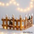 Recinto natalizio in legno con neve pigne e bacche rosse misura 30x100cm - Recinzione in colore legno originale