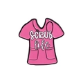 Spilla in smalto rosa a forma di camice da infermiera con stetoscopio e scritte - Rosa SCRUB life