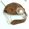 Braune Piloten-Fliegermütze für Kinder mit weißem Lammfellfutter und Brillen-Detail - Kaffeebraun