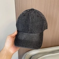 Primer plano de gorra de béisbol de mezclilla lavada vintage con costuras y textura - Ajustable 56-60cm / Negro Lavado Liso