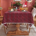Mantel festivo de cuadros rojos y negros con pompones blancos sobre una mesa de madera - 60*60cm / Pequeños cuadros rojos copo de nieve con bolas blancas