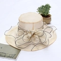 Elegante cappello da sole in organza beige con grande fiore e bordo nero - Regolabile / Beige con bordo nero