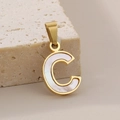 Collar chapado en oro 18K con colgante letra C e incrustación de nácar blanco - Estilo Letra C