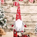 Gnome de Noël sans visage avec bonnet tricoté rouge gris et longue barbe blanche assis - Style A Gnome de la Forêt (Motif Renne)