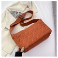 Borsa tote arancione trapuntata con tracolla larga e cuciture geometriche moderne - Arancione