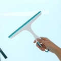 Tergivetro ergonomico bianco e verde acqua con impugnatura antiscivolo per finestre - L Blu