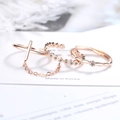 Set di tre anelli placcati oro rosa con catena a croce, design ondulato e zirconi lucidi - Aperto Regolabile / Set in Oro Rosa