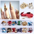 Dettaglio macro della scatola 12 griglie con fiocchi metallici irregolari per nail art - Frammenti di Carta stagnola Colorati a 12 Griglie (CBP)