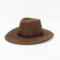 Dettaglio cappello cowboy in lino marrone con trama intrecciata e occhielli - Caffè Scuro