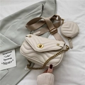 Sac bandoulière matelassé crème avec fermoir doré tournant et petit porte-monnaie rond - Blanc