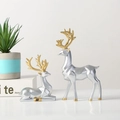Figuras geométricas de ciervos en plata y oro, adornos de resina para el hogar - De pie + Sentado / Juego de 2 piezas / Plateado